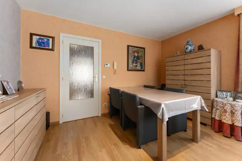 Roeselare : Instapklaar en ruim gerenoveerd appartement op toplocatie ! foto 2