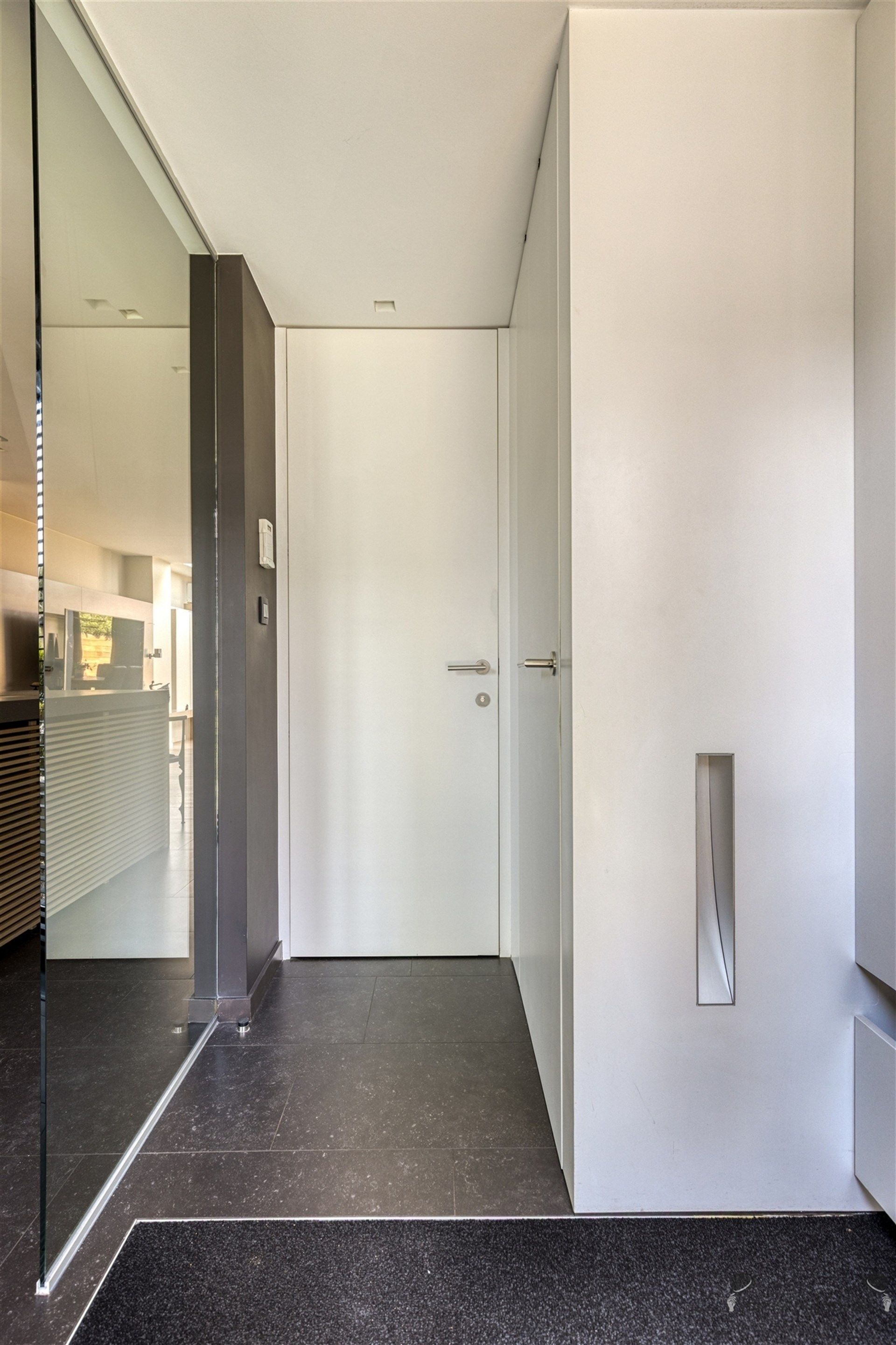 Volledig gerenoveerde designwoning met hoogwaardige afwerking in Mortsel foto 2