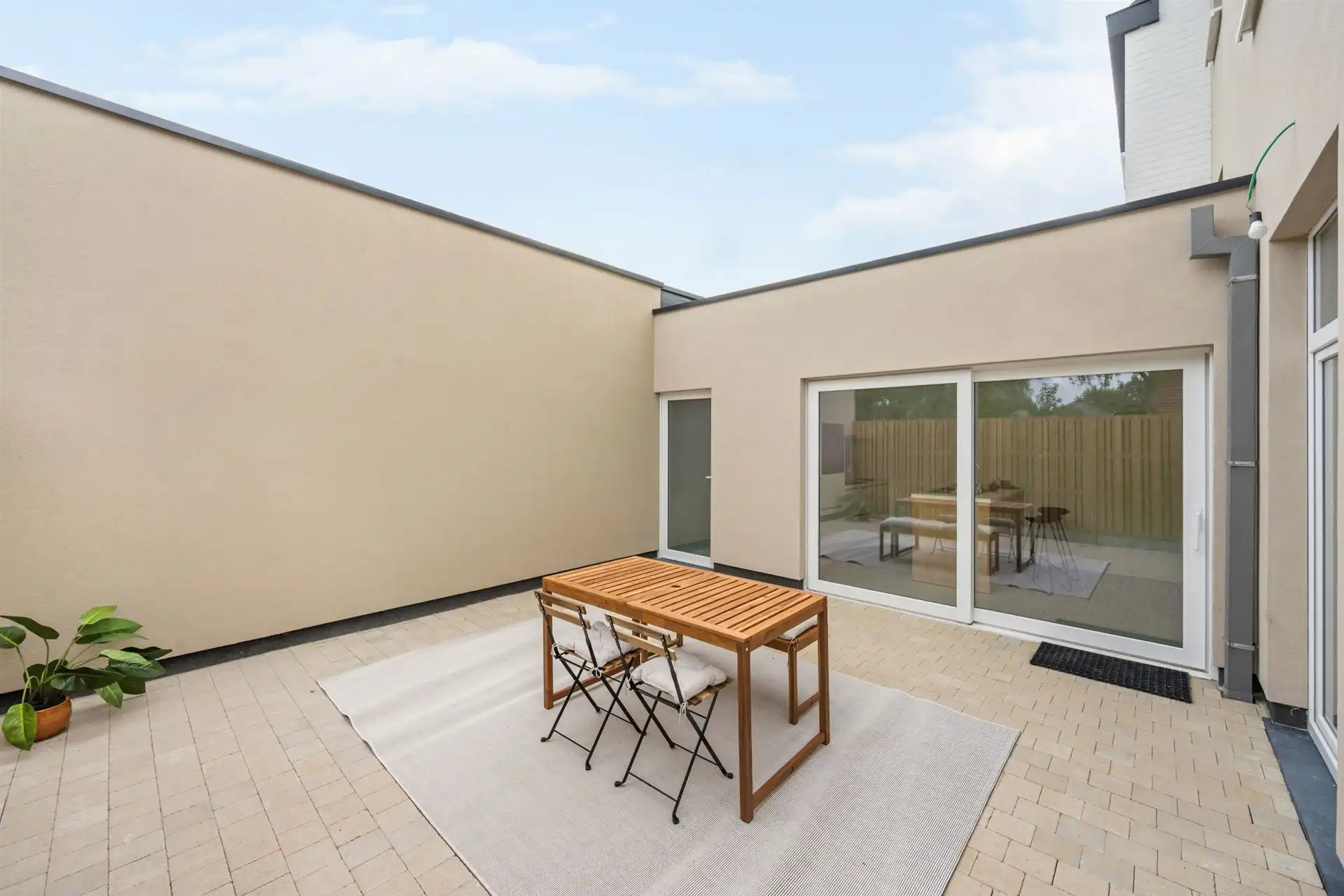 Kwalitatief gerenoveerde woning met 3 slk en leuk terras! foto 4