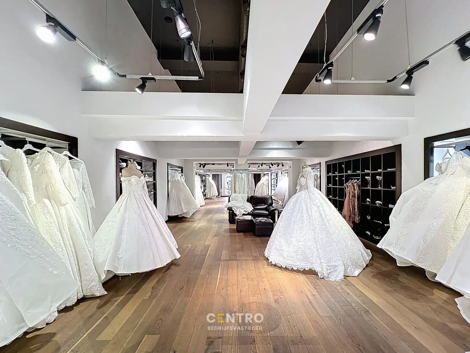 Handelspand met uitstraling (420 m² winkelruimte + extra stockruimte) te huur op topligging in OOSTSTRAAT, Roeselare. foto 22