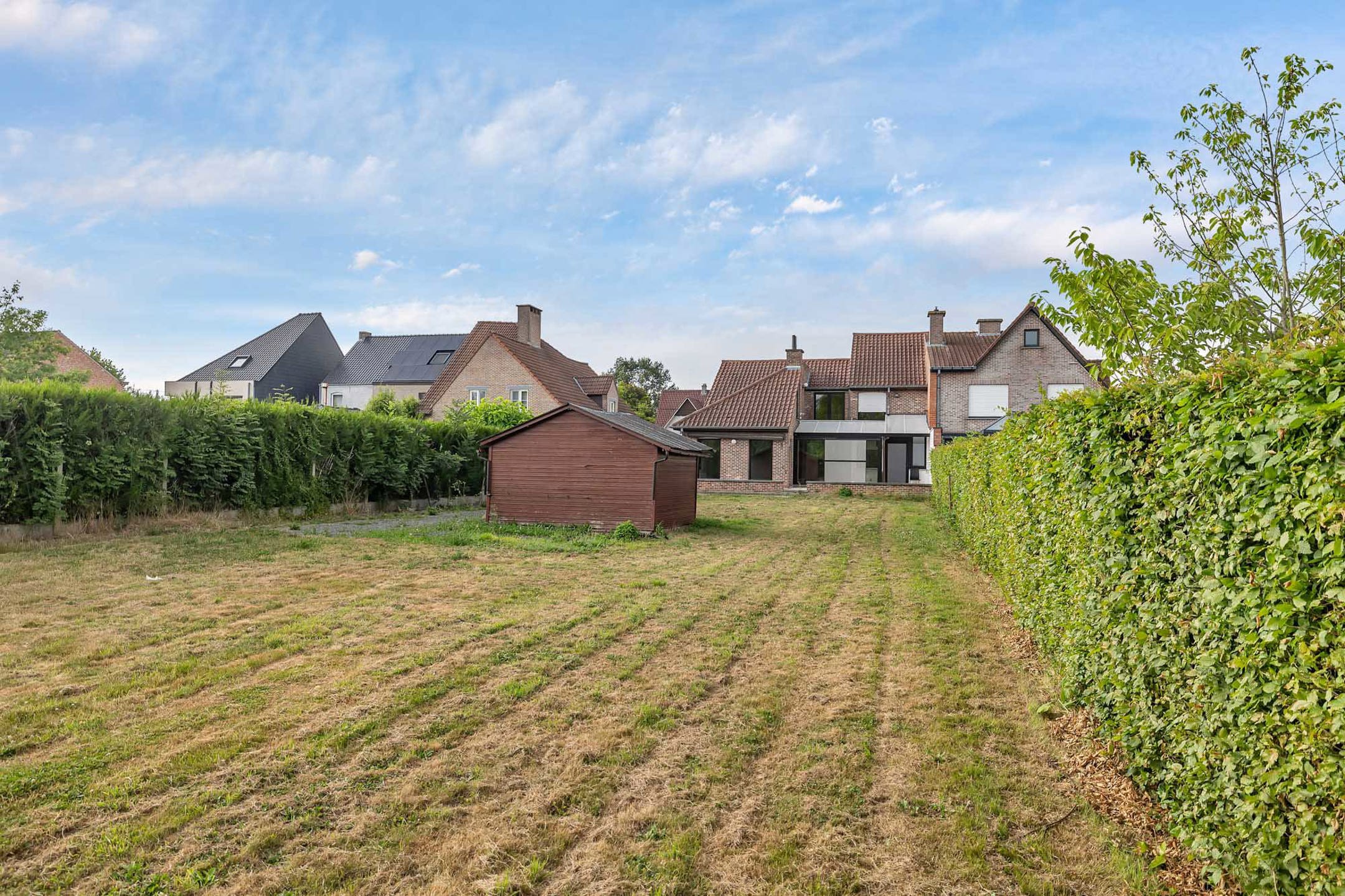 Op te frissen hob met ruime tuin foto 24