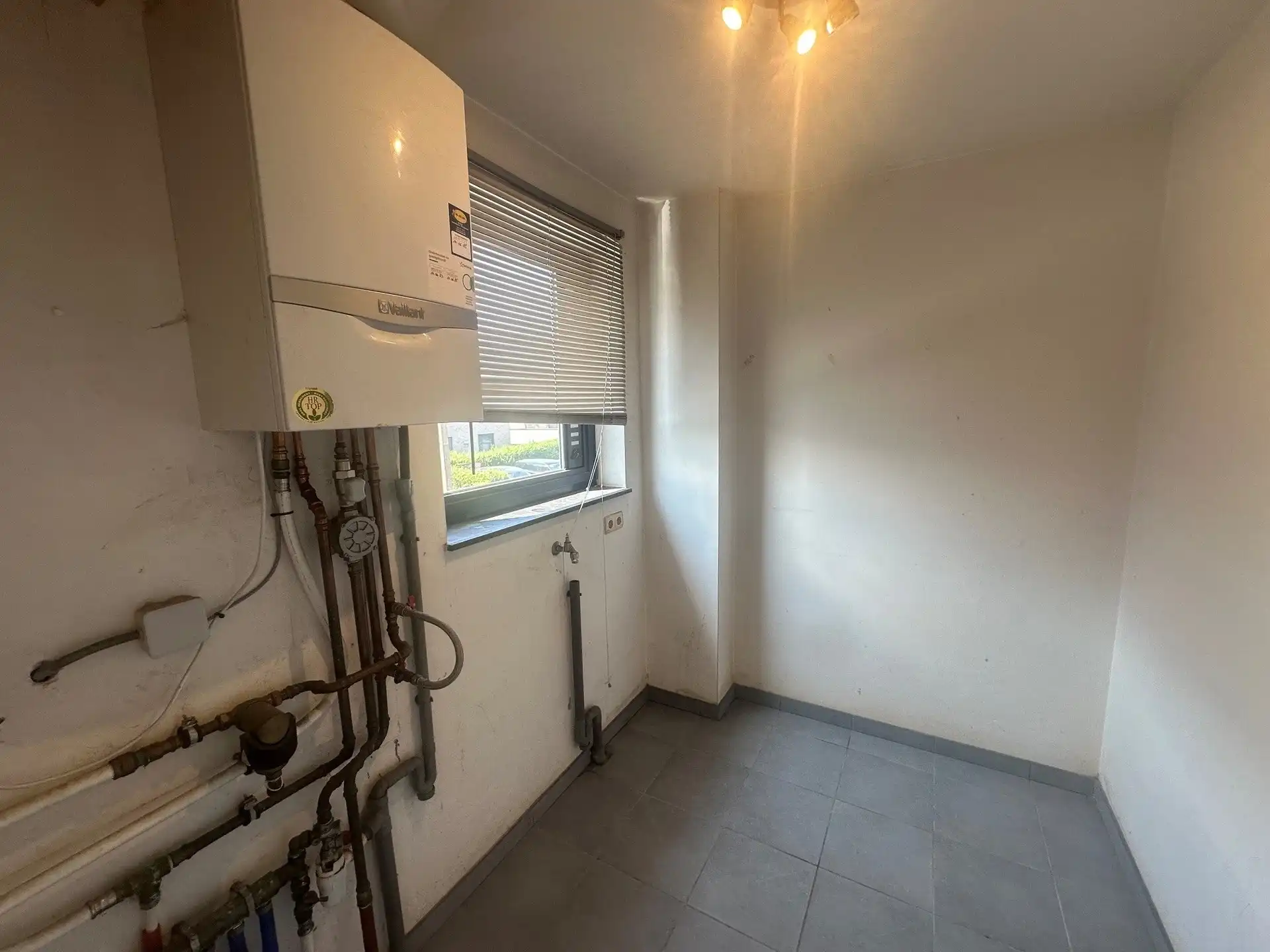 Rustig gelegen duplex appartement met carport foto 12