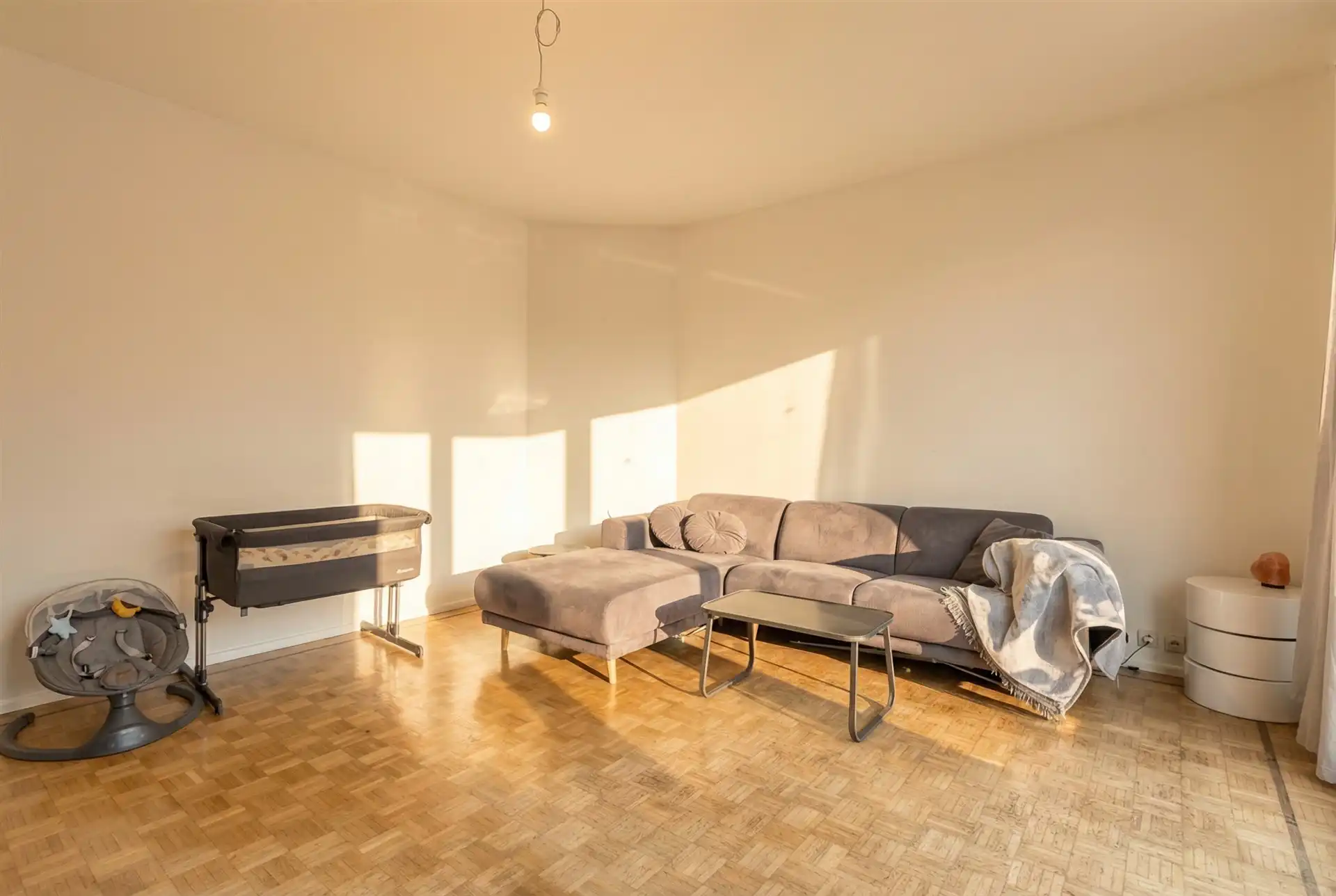 Urban Sky Living: Bright Top-Floor Apartment with Terraces. foto 4