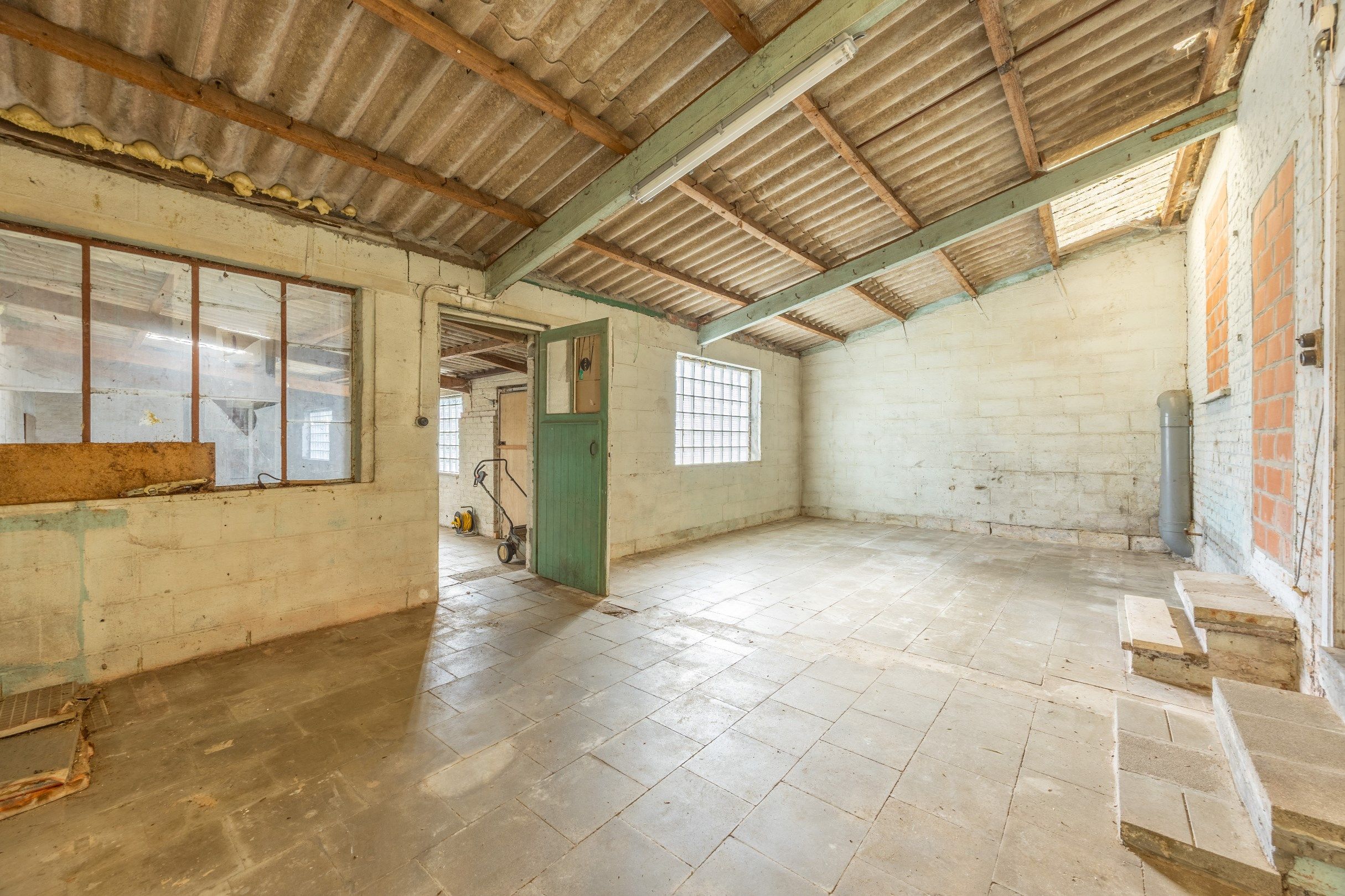 Gebouw voor gemengd gebruik met atelier op 568 m² foto 19