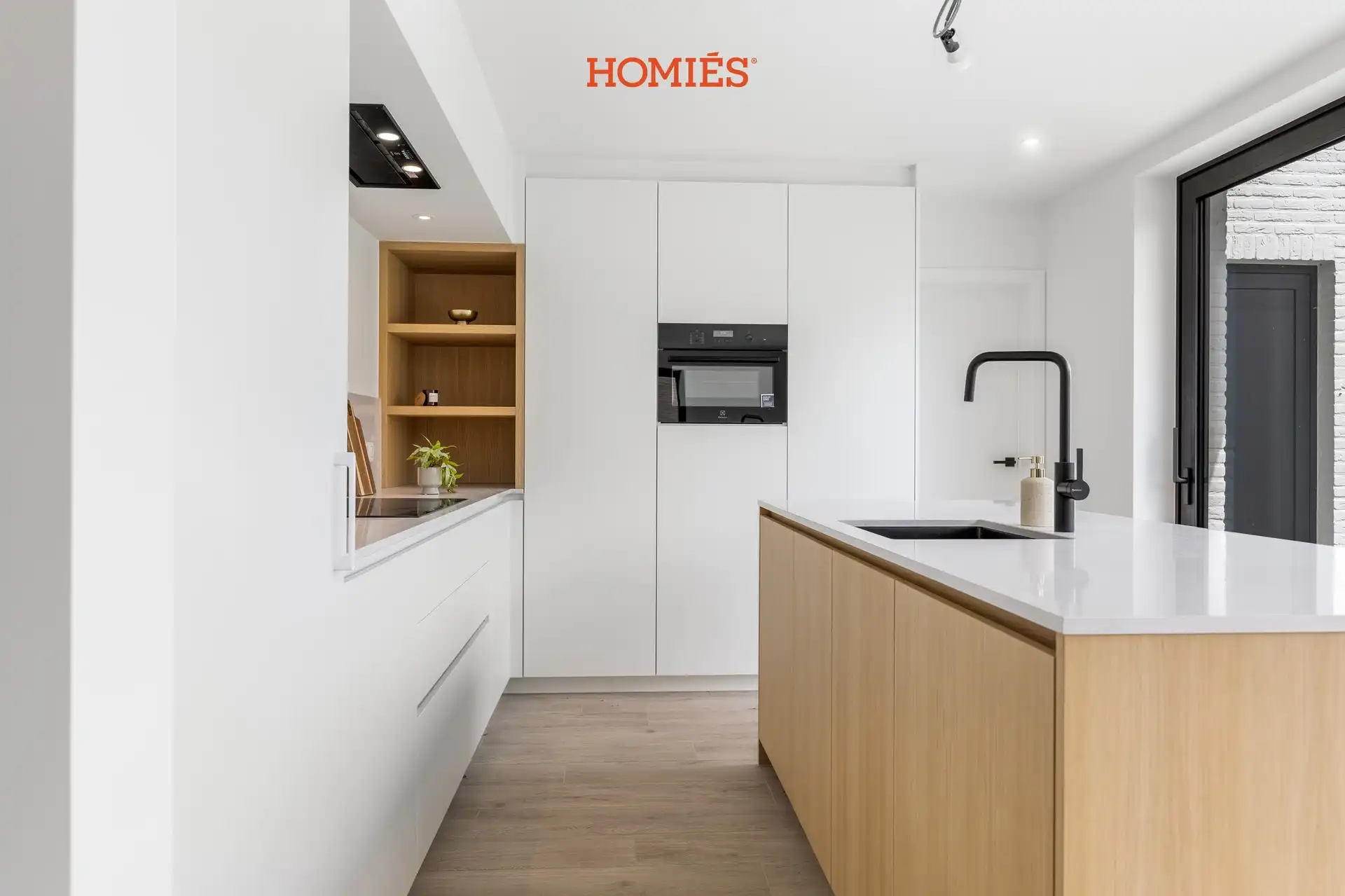 Volledig gerenoveerde woning met 4 slaapkamers foto 6