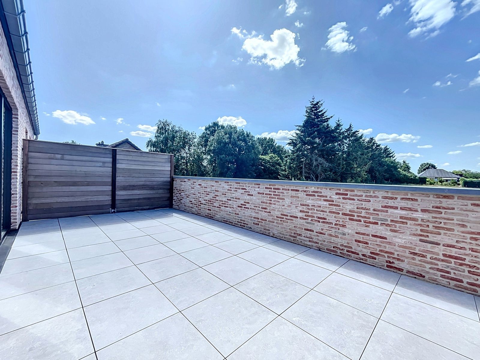 BEN Duplex app met 3 slpks -- 2bdks en terras foto 12