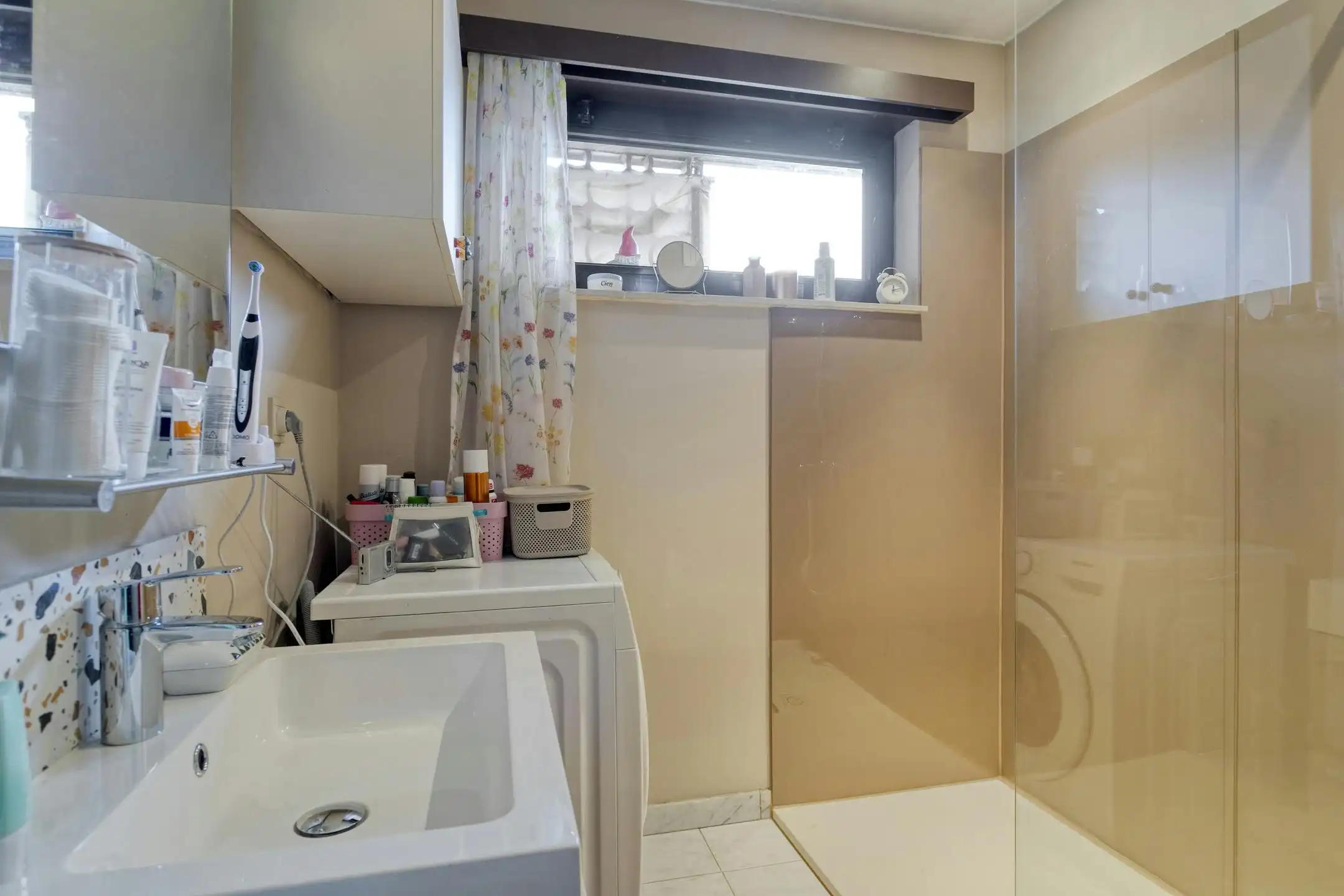 Instapklaar 2-kamerappartement in hartje Poperinge foto 8