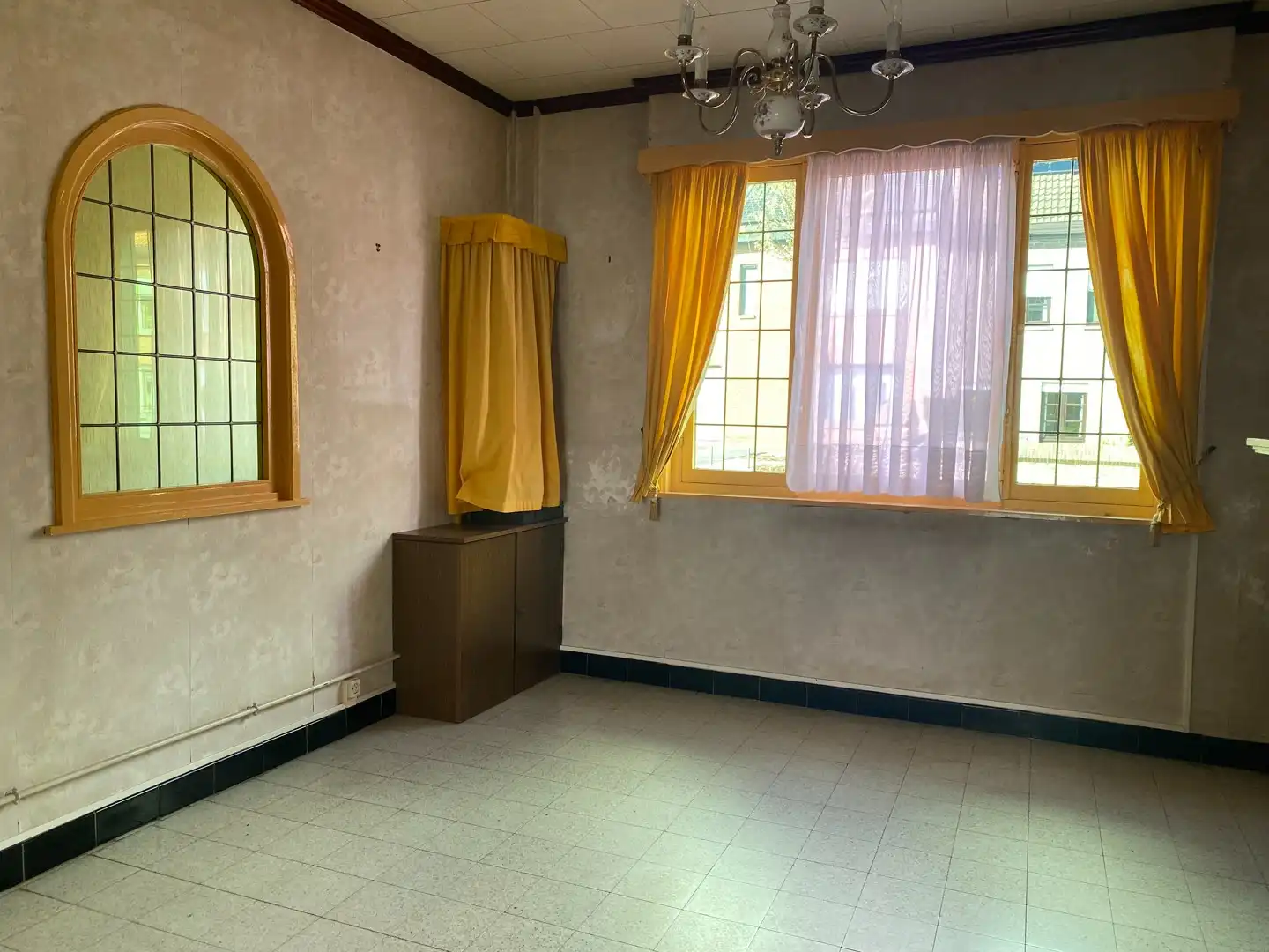 Te renoveren authentieke rijwoning met tuin en garage foto 3