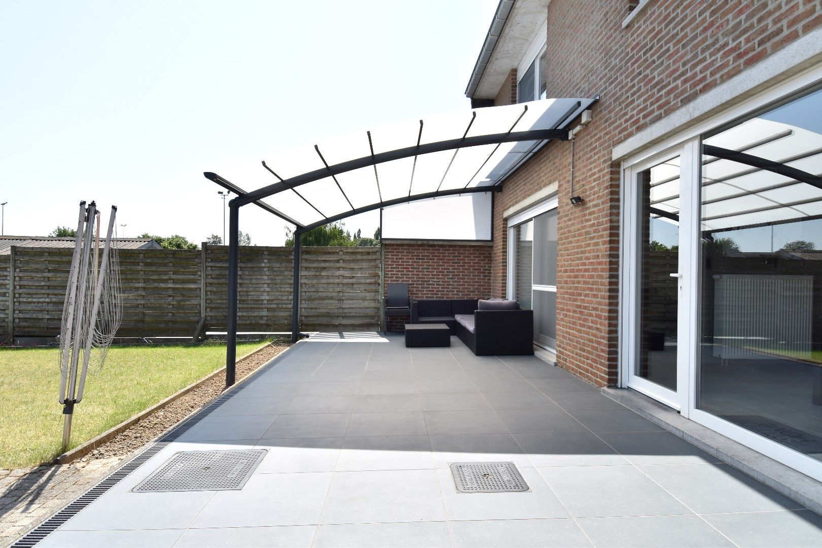 Instapklare HOB met 4 slaapkamers, 2 garages en een mooi stukje te tuin te koop in Lauwe foto 16