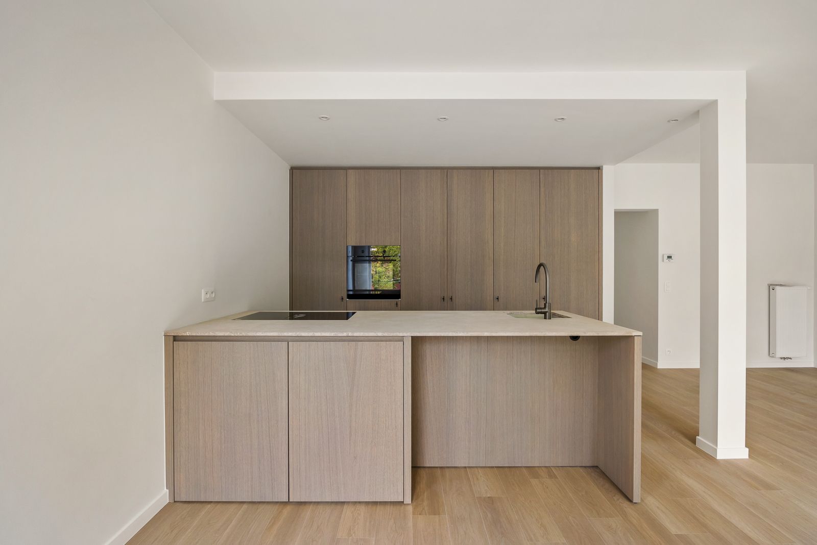 Instapklaar, energiezuinig appartement met 2 slaapkamers en garagebox foto {{pictureIndex}}