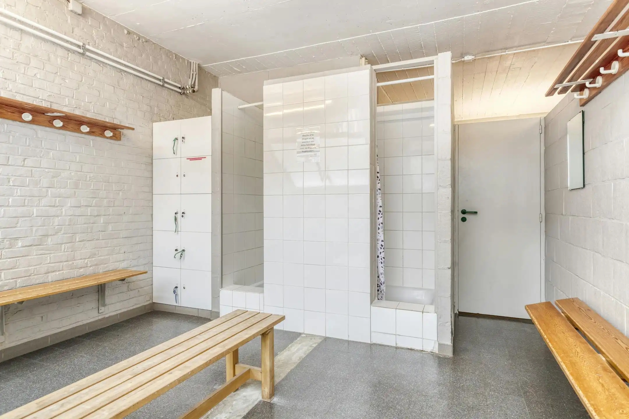 Sportcentrum met woning te koop in Roeselare foto 25