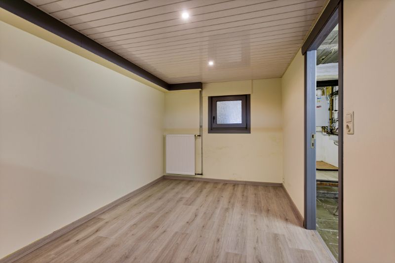 Zeer ruime garage met bel-etage woning en tuin te koop in Sint-Kathelijne-Waver foto 6