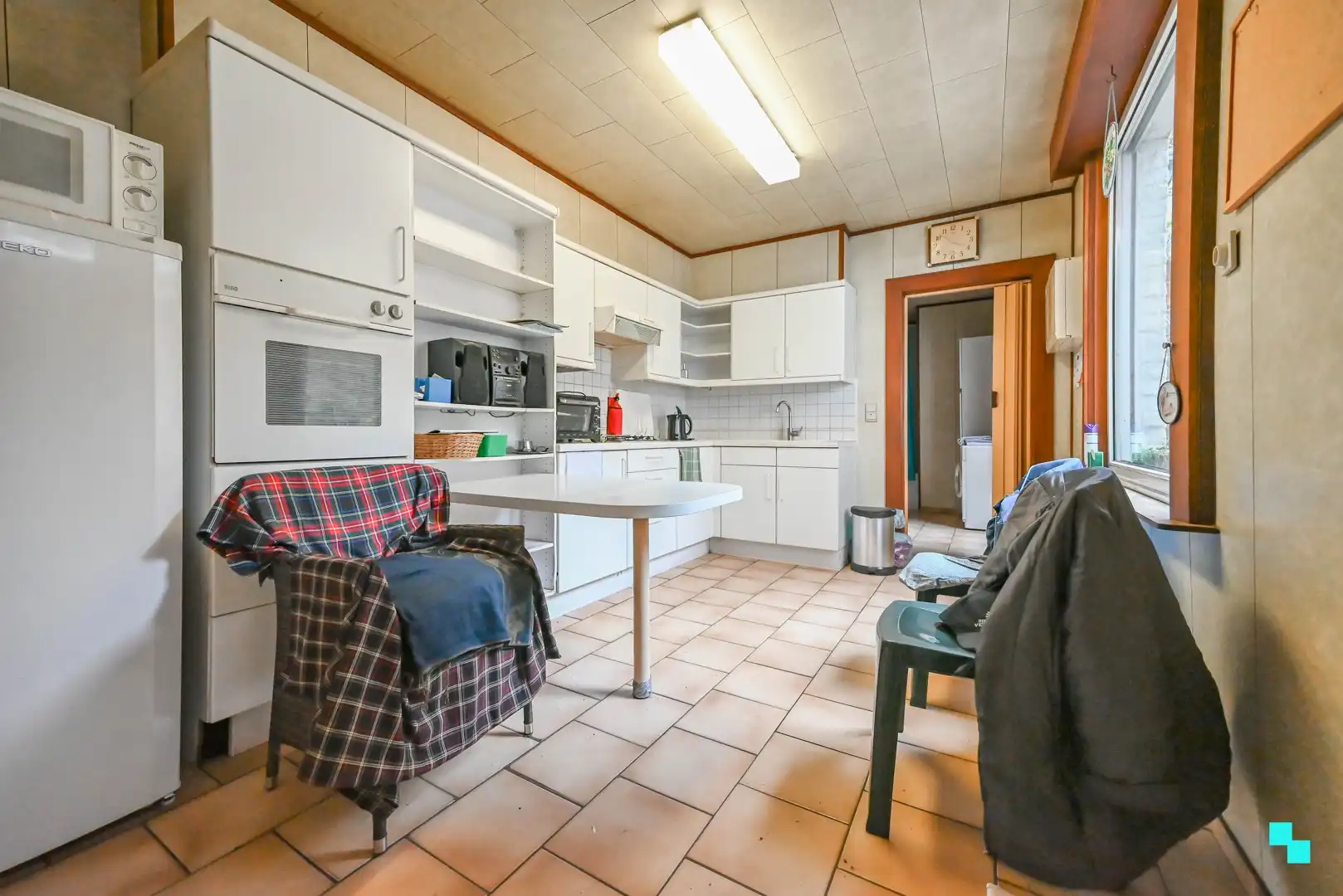 Zéér ruime ééngezinswoning met drie slaapkamers en bijgebouwen te Izegem foto 8