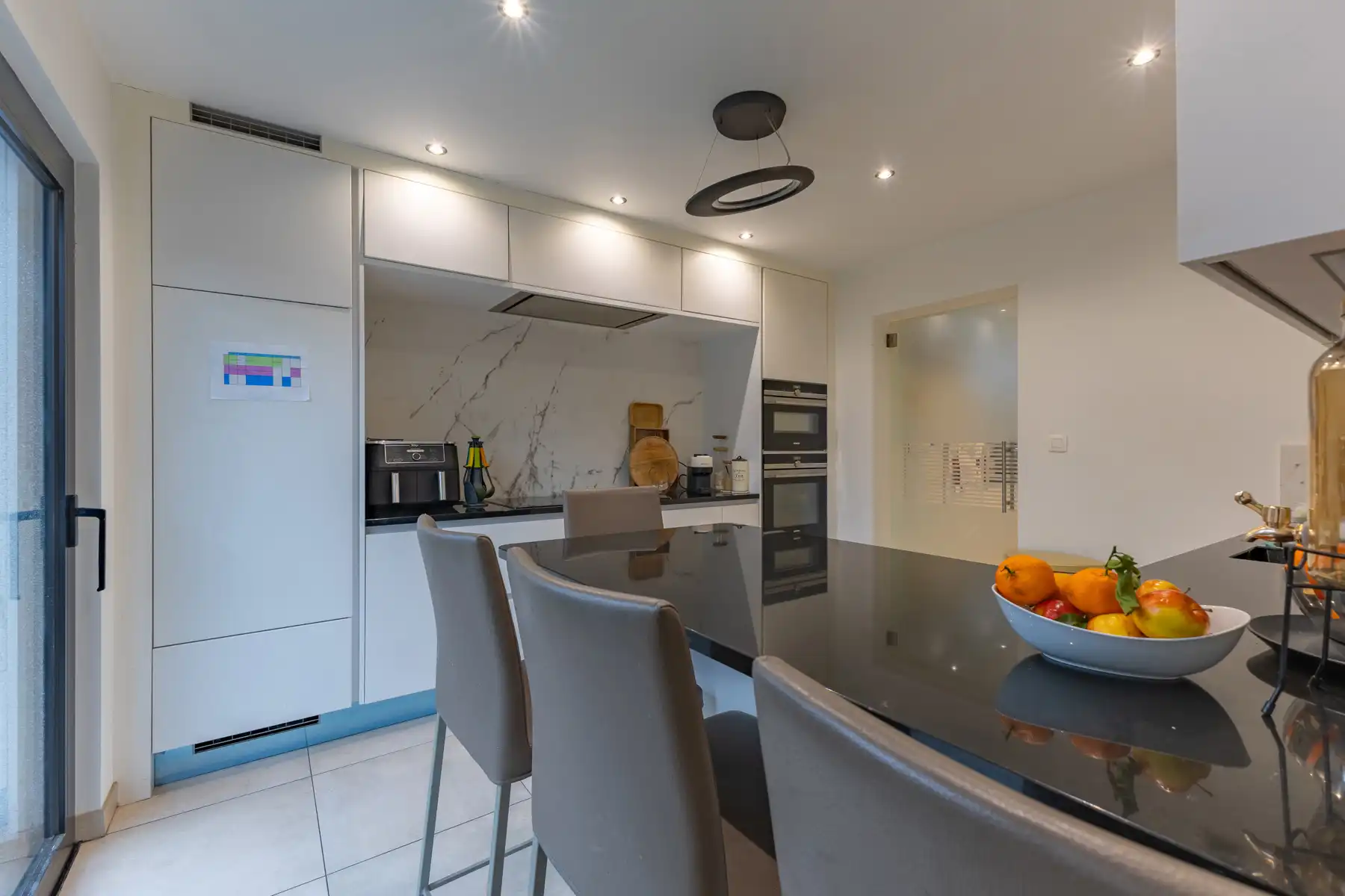 Gerenoveerde en goed onderhouden villa met 4 slaapkamers. foto 8