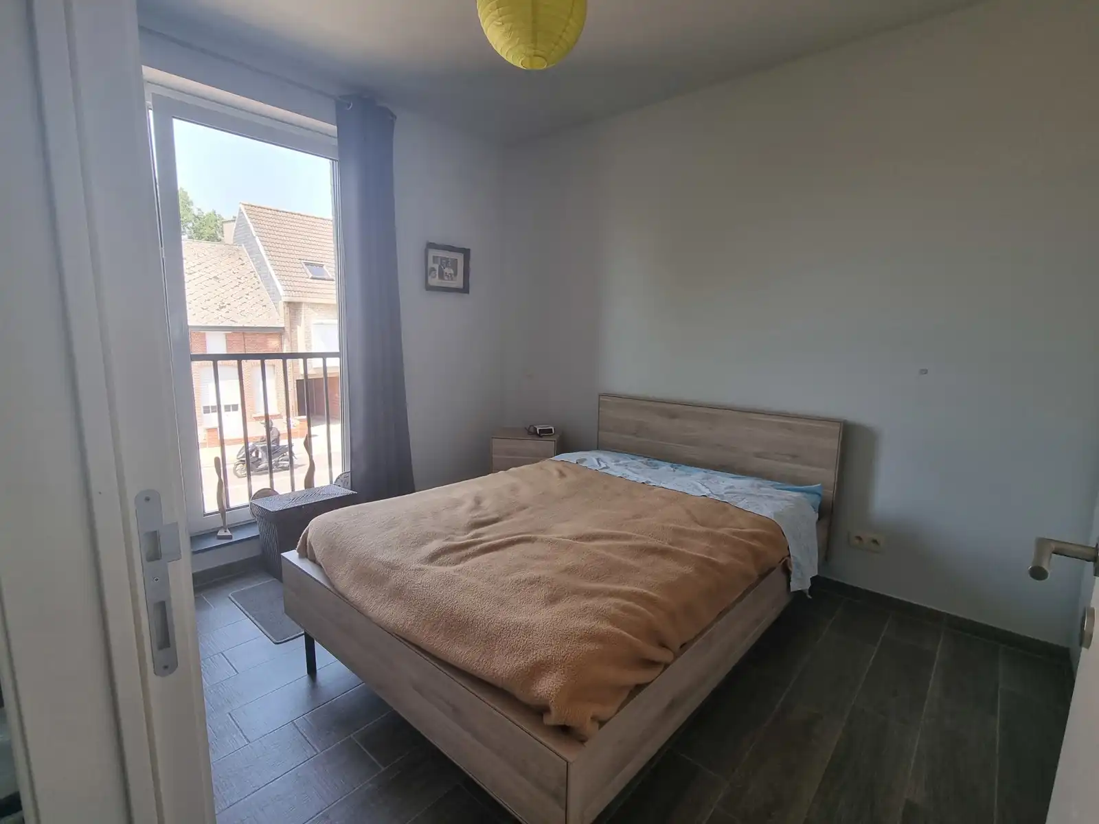 Ruim app met 2 slaapkamers, terras en 2 autostaanplaatsen foto 9