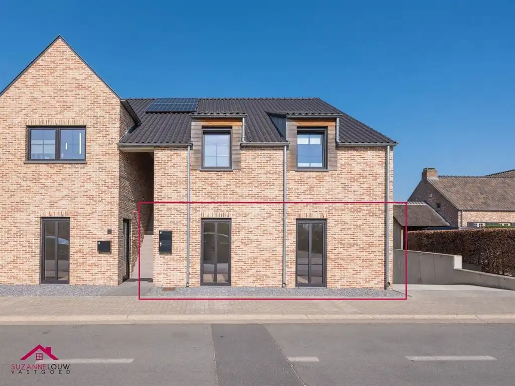 Gelijkvloers appartement met ruim terras foto {{pictureIndex}}