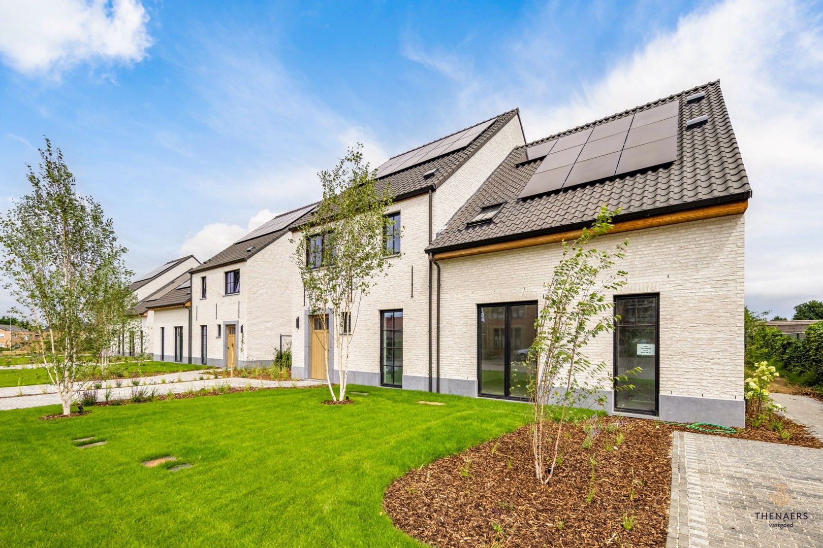 INSTAPKLARE LUXE EN ENERGIEZUINIGE NIEUWBOUWWONING MET 4 SLAAPKAMERS EN 2 BADKAMERS. foto {{pictureIndex}}