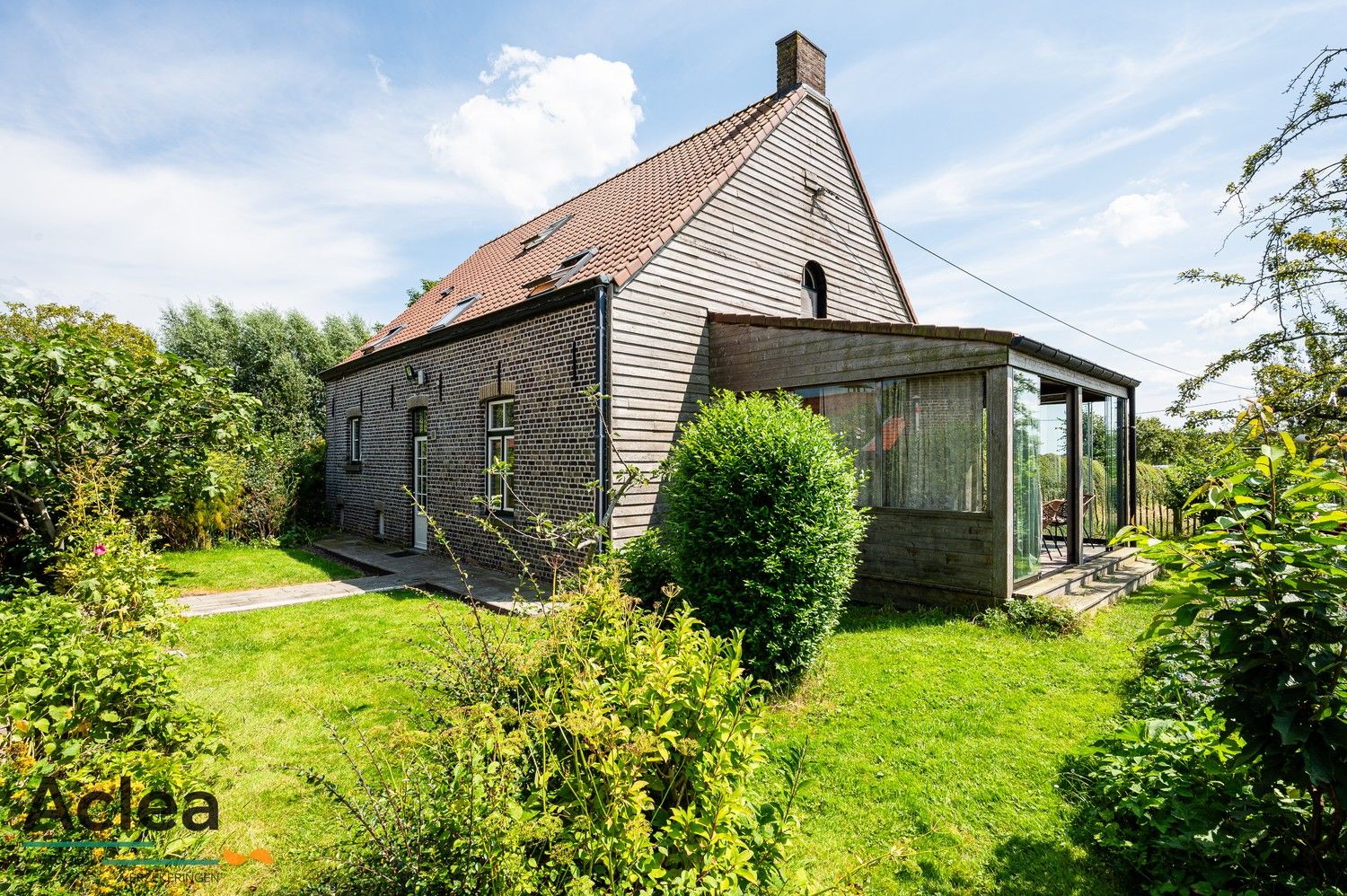 Unieke hoeve aan de Molenkreek in Sint-Margriete met vakantiewoningen en schuur foto 7