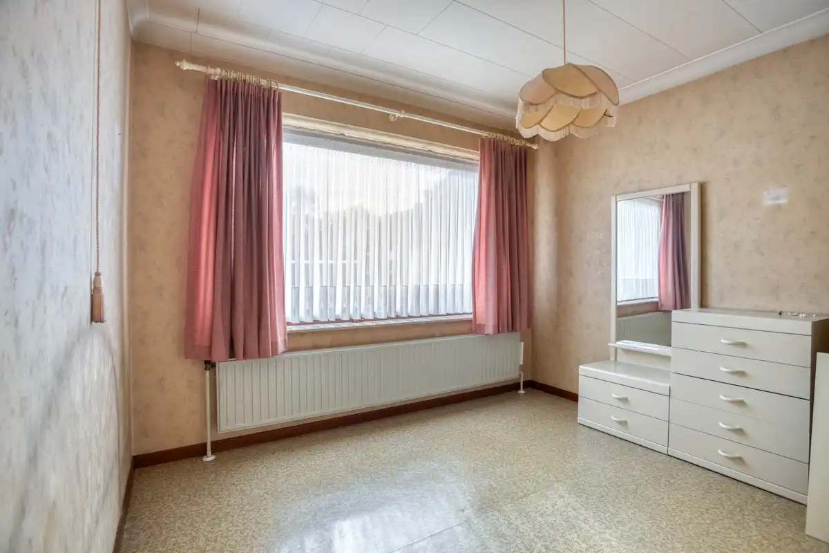 Te renoveren, rustig gelegen, woning met twee slaapkamers foto 9