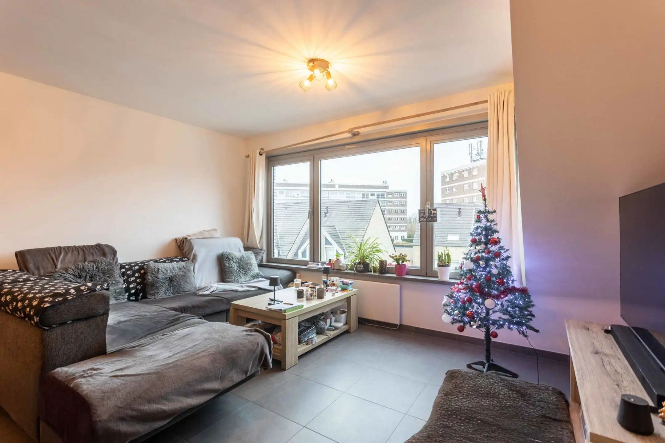 Ruim en lichtrijk appartement met garagebox te Eine foto 5