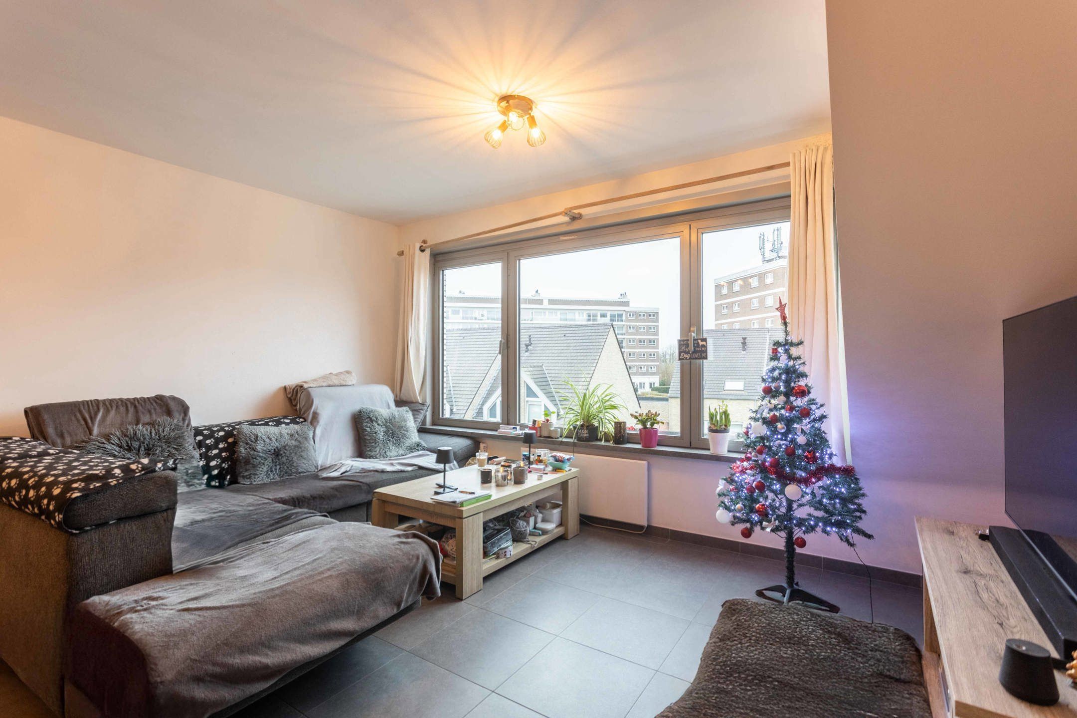 Ruim en lichtrijk appartement met garagebox te Eine foto 5