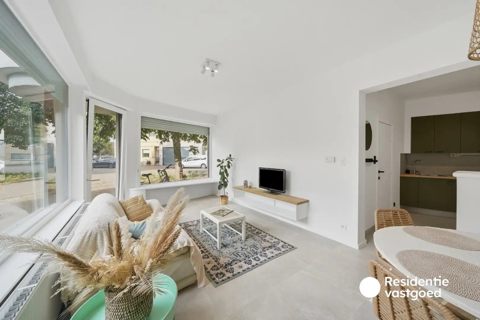 Gelijkvloers en gerenoveerd appartement met garage in Oostende foto 2