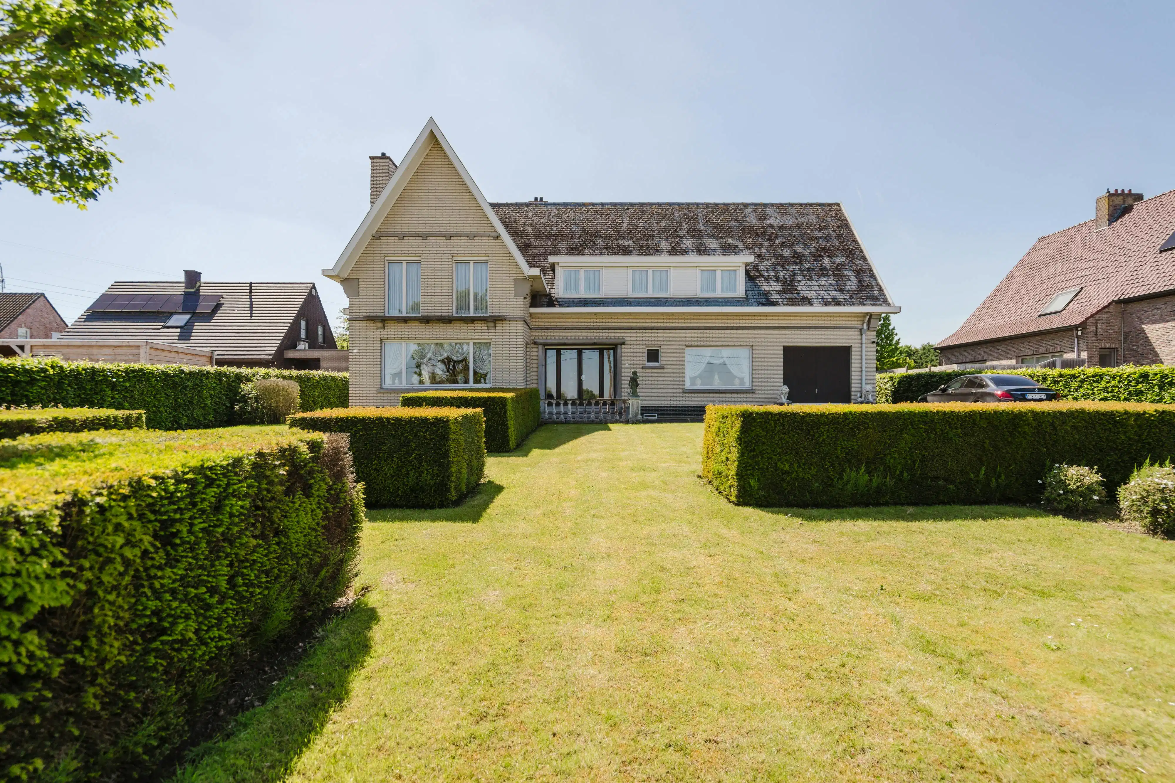 Hoofdfoto van de publicatie: Ruime villa op 1.515 m² met groen verzicht te Otegem