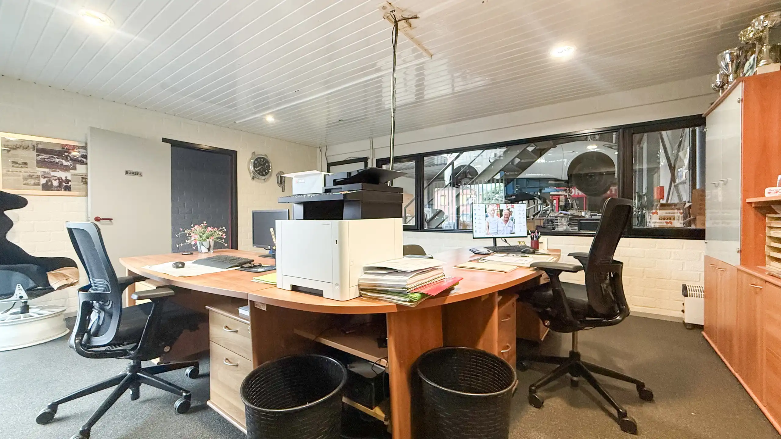 Gelijkvloerse woning met ruim magazijn en zwembad! foto 63