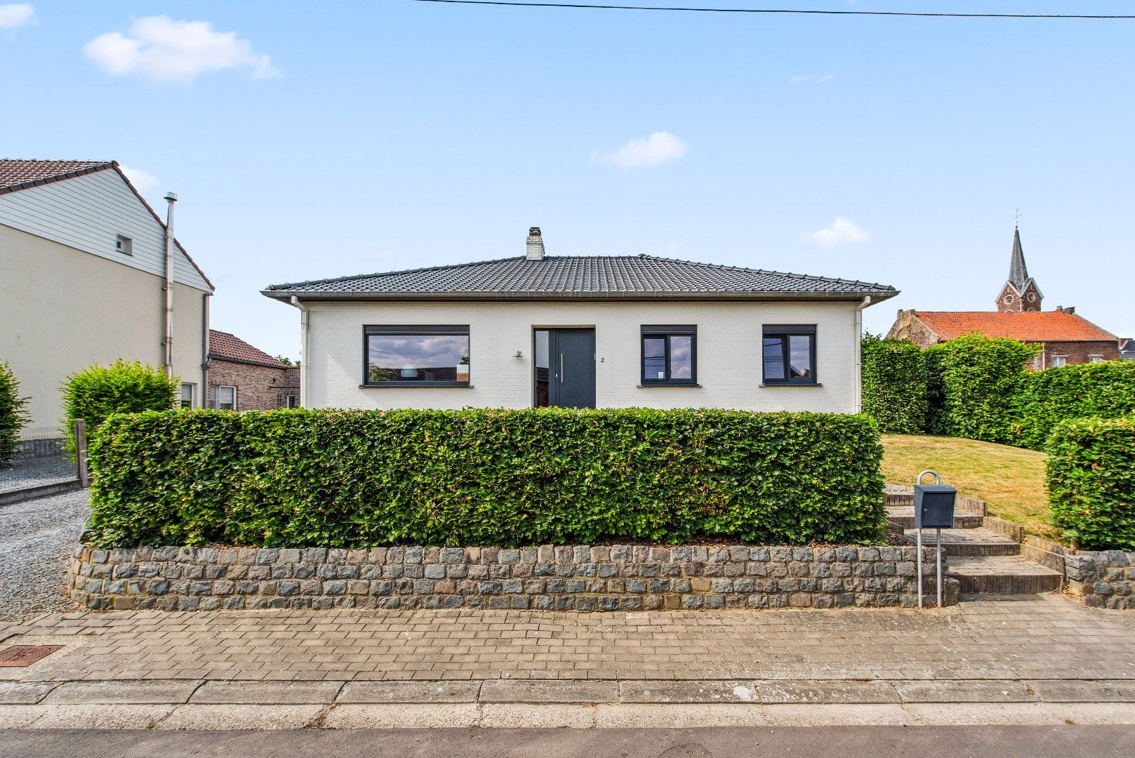 Hoofdfoto van de publicatie: Bungalow met nieuw dak, 3 slaapkamers en garage