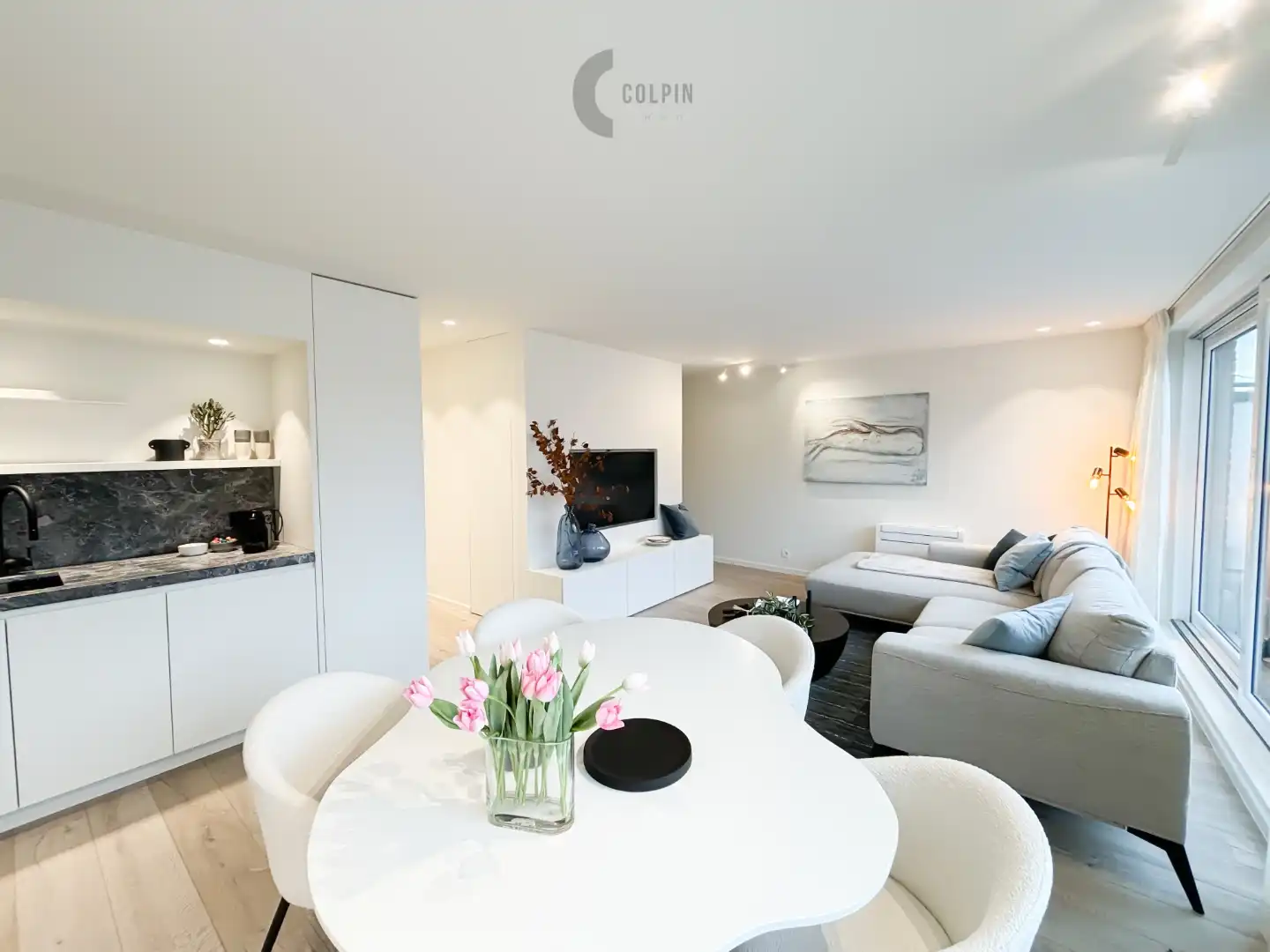 Mooi gerenoveerde penthouse met zijdelings zeezicht foto 2