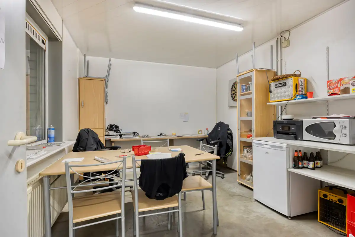 GUNSTIG GELEGEN MAGAZIJN VAN CA 442M² TE KORTESSEM LANGS N20 - OPBRENGSTEIGENDOM foto 8