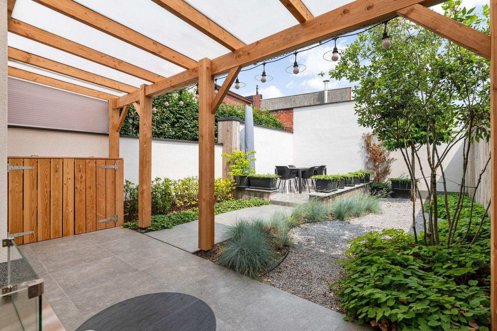 Gerenoveerde woning met zalige tuin in de woonwijk Vriesdonk foto 4
