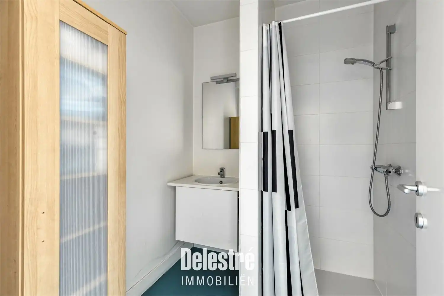 INSTAPKLAAR COMMERCIEEL GELIJKVLOERS OF KANTOOR foto 14