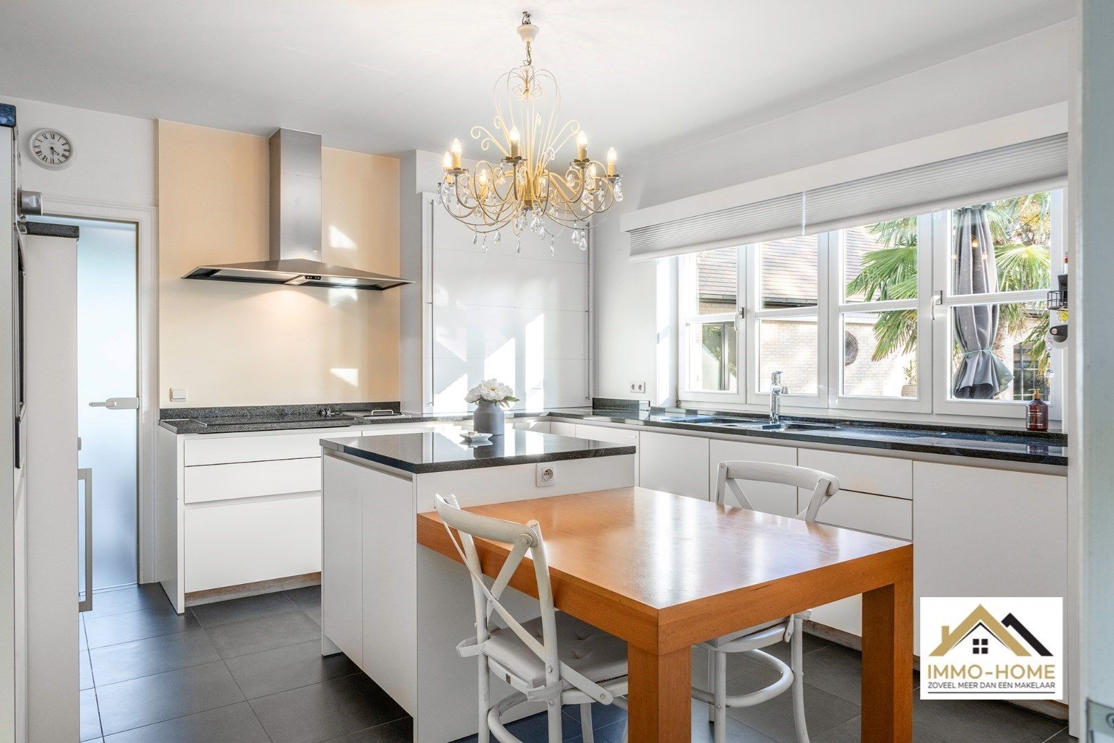 Prachtige villa op ruime grond met zwembad! foto 17