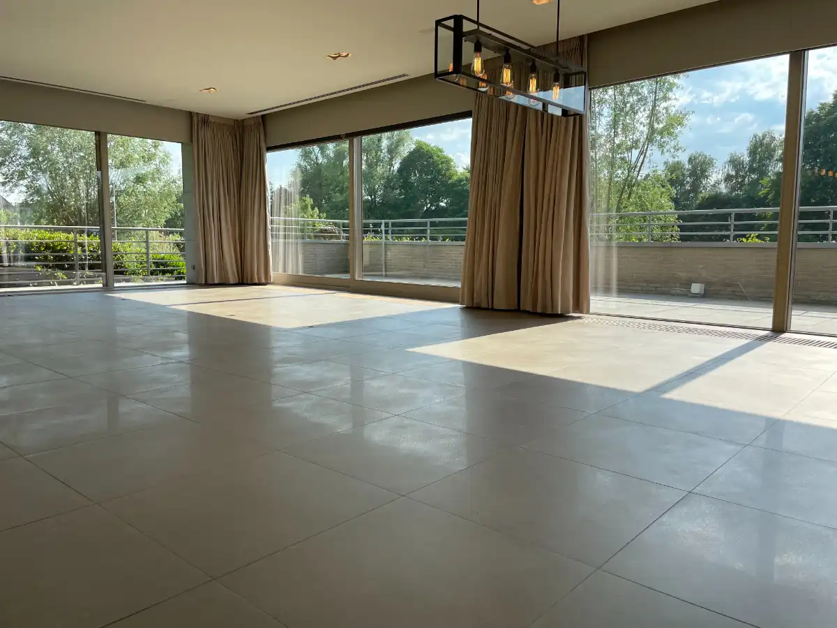 LUXE APPARTEMENT + zeer riant zongericht terras, dubbele garage & (wijn)kelder foto 21