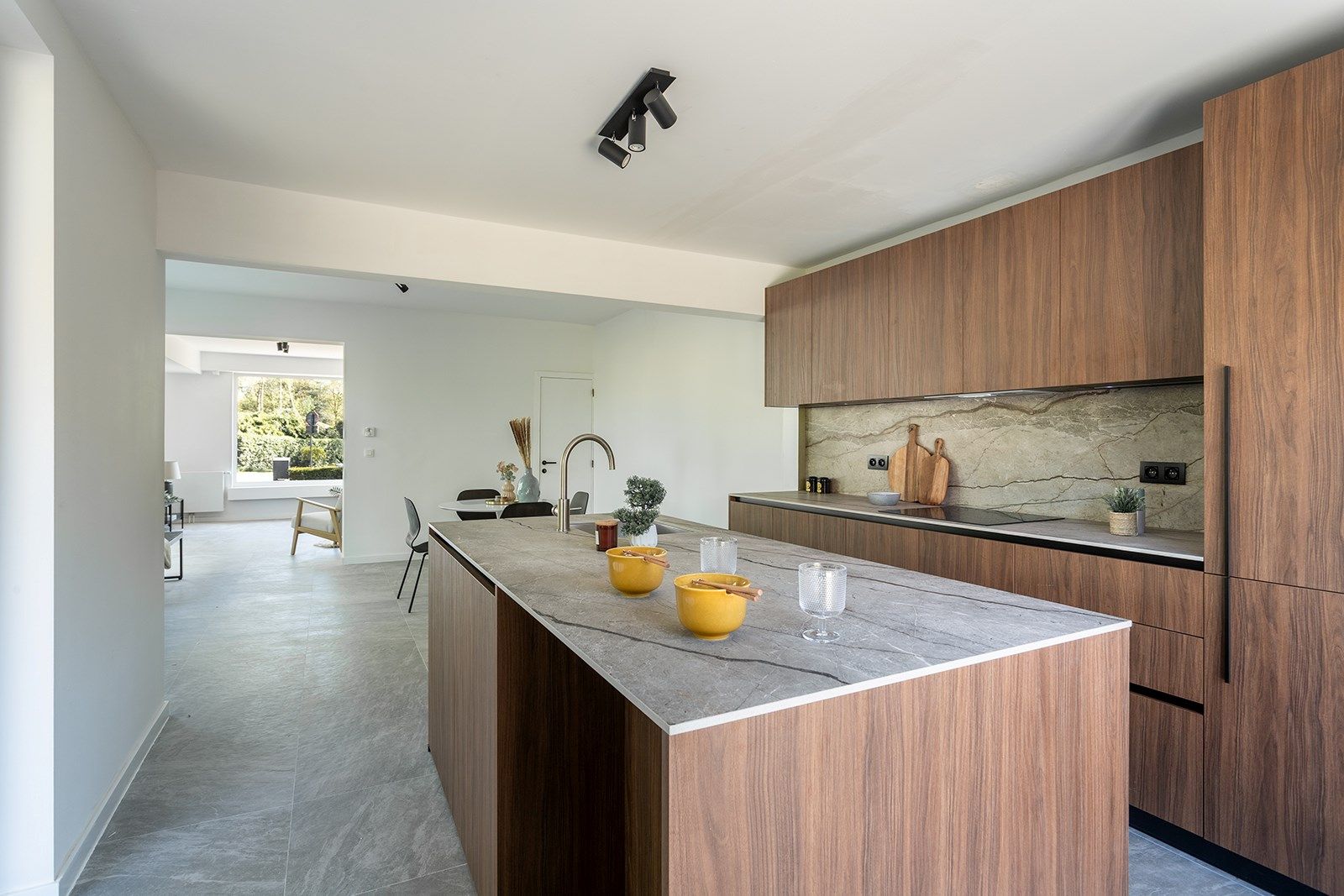 Nét gerenoveerde woning met aangename tuin  foto 10