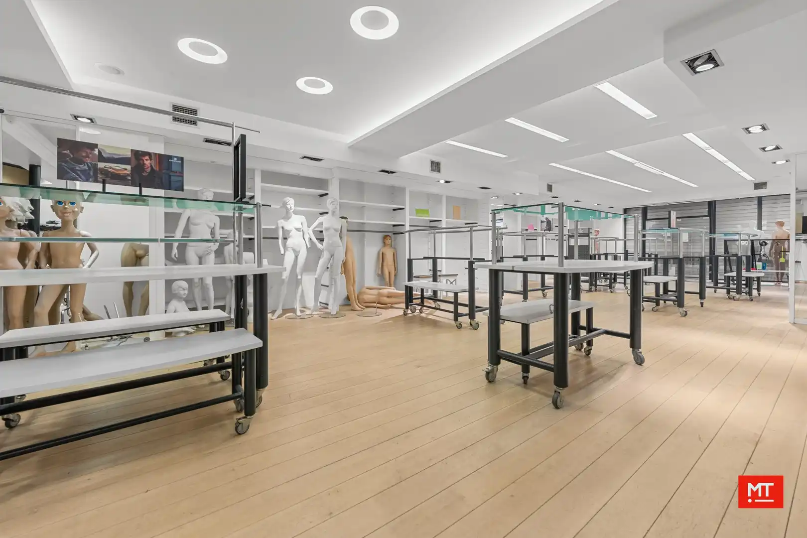 Bijzonder ruim gebouw met tal van mogelijkheden en uitweg, te koop in de dorpskern van Dadizele foto 23