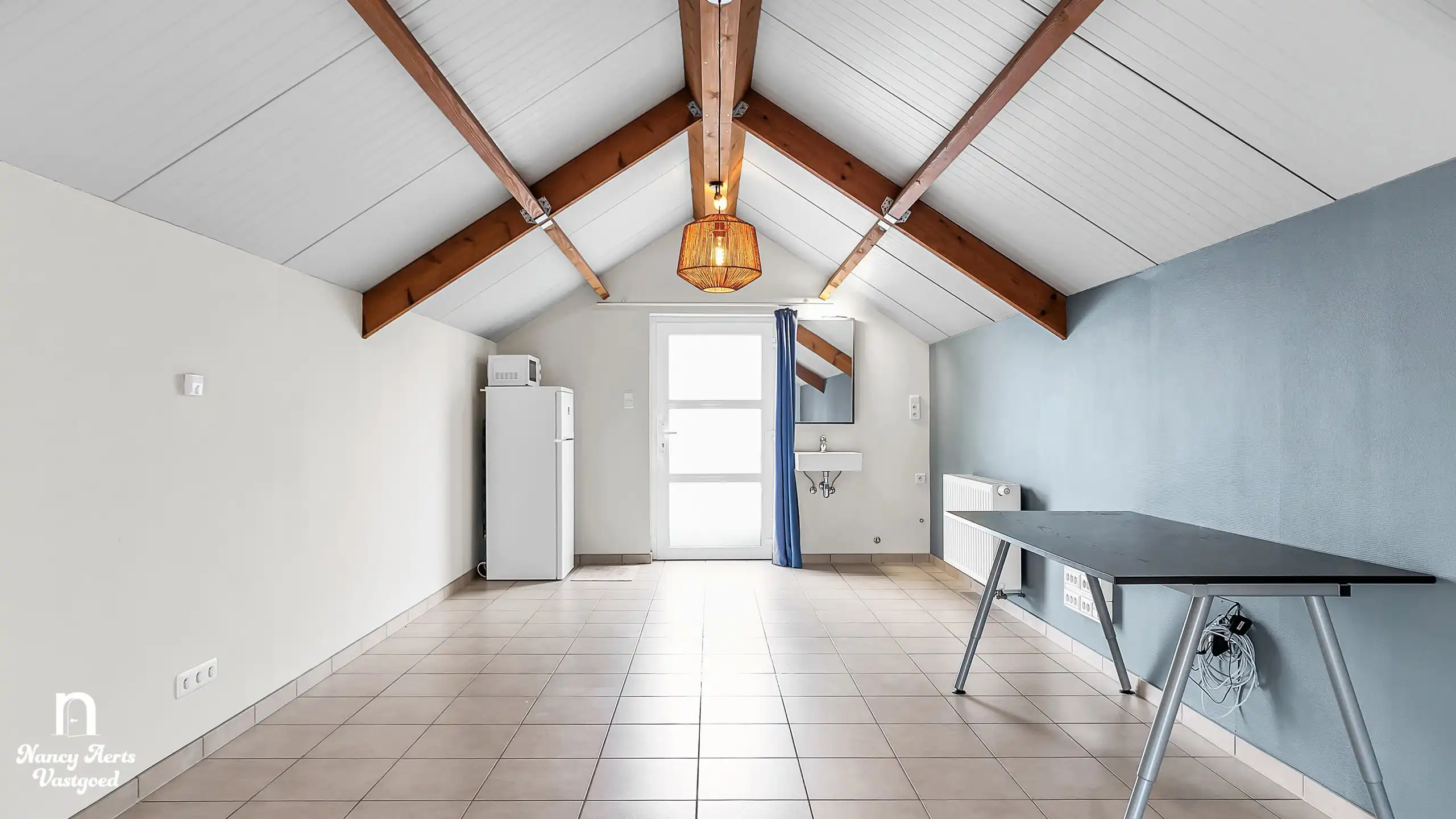 Verrassend ruime woning met praktijkruimte en gezellige tuin foto 24
