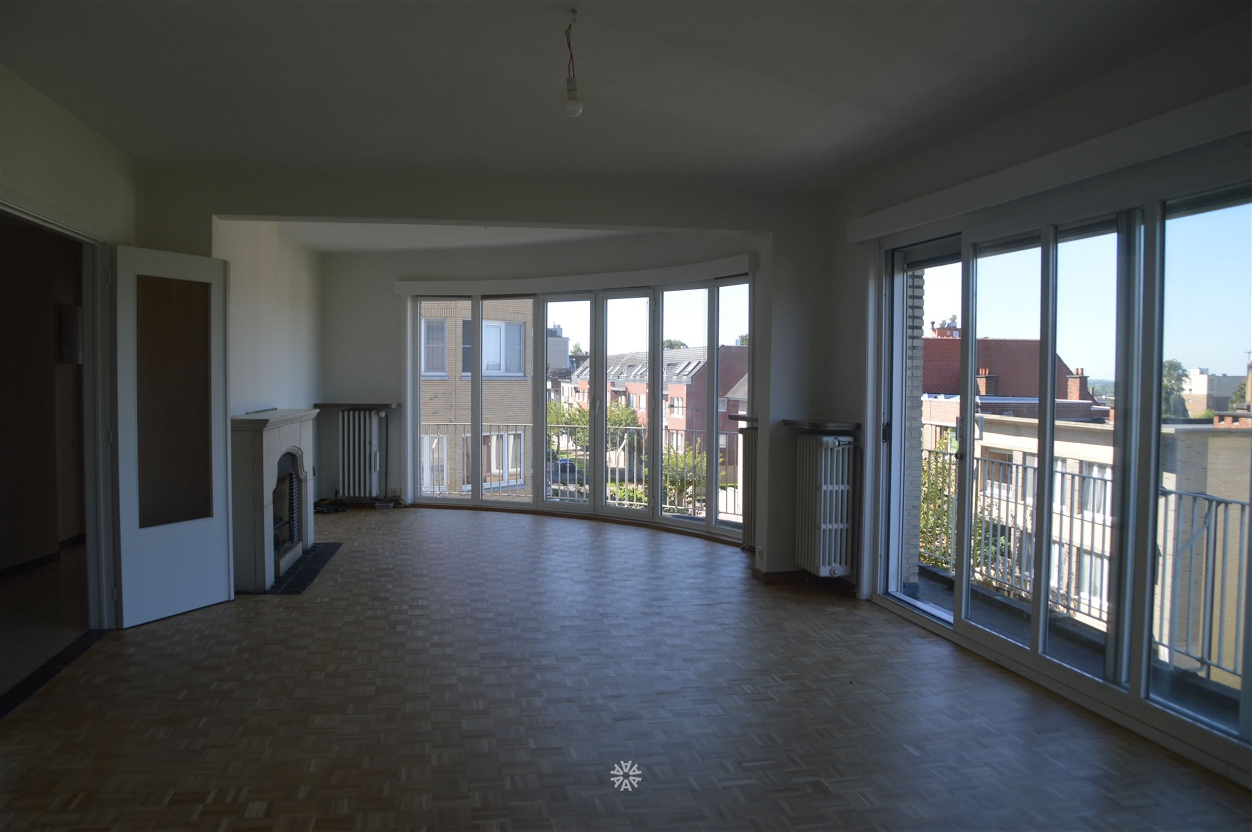 zeer ruim lichtrijk 3-kamerappartement in residentiële wijk foto 2