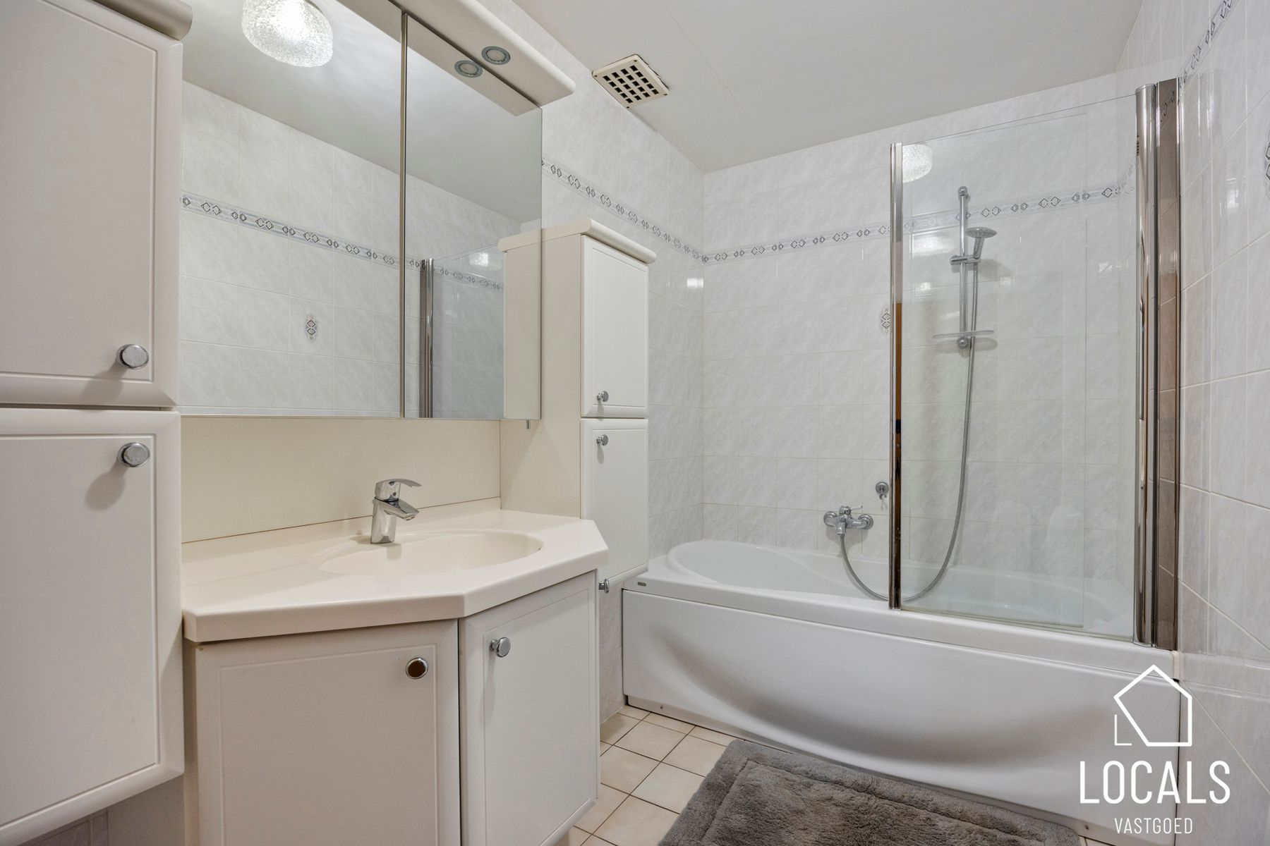 Gelijkvloers appartement met tuin foto 14