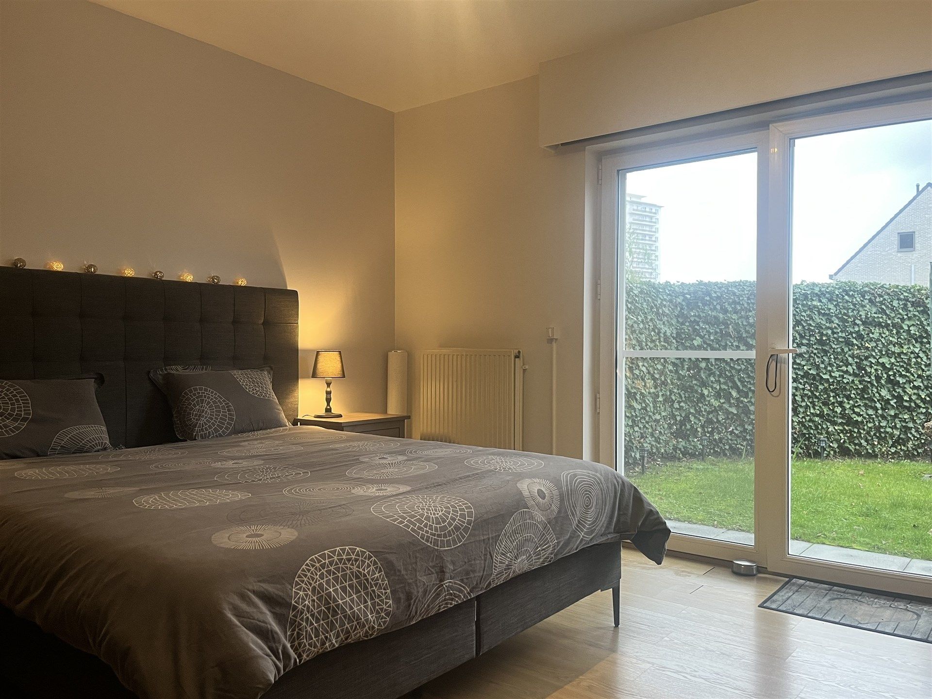 Ruim gelijkvloers 3 slpk-appartement met tuin én garagebox! foto 7