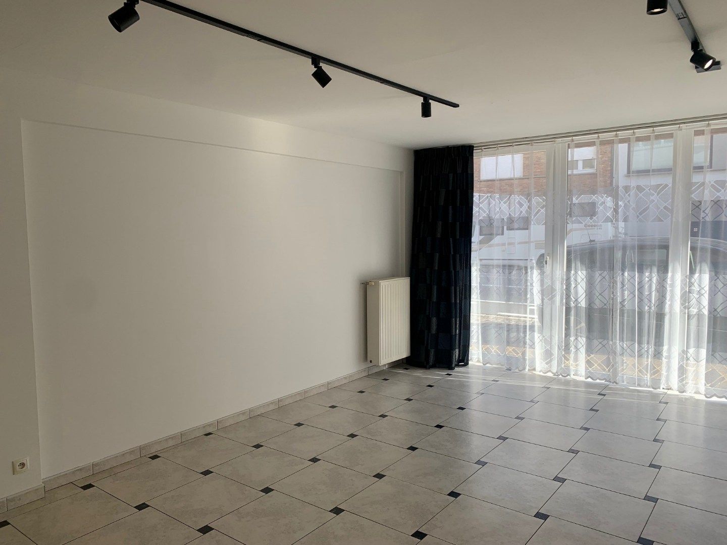 Opgefrist knap appartement op het gelijkvloers, eventueel met garagebox foto 2