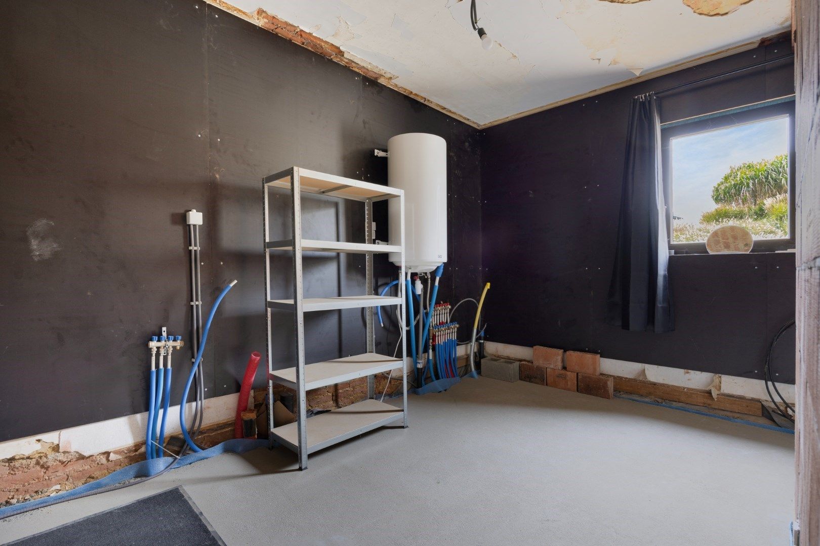 Prachtig vernieuwde woning verder af te werken foto 16