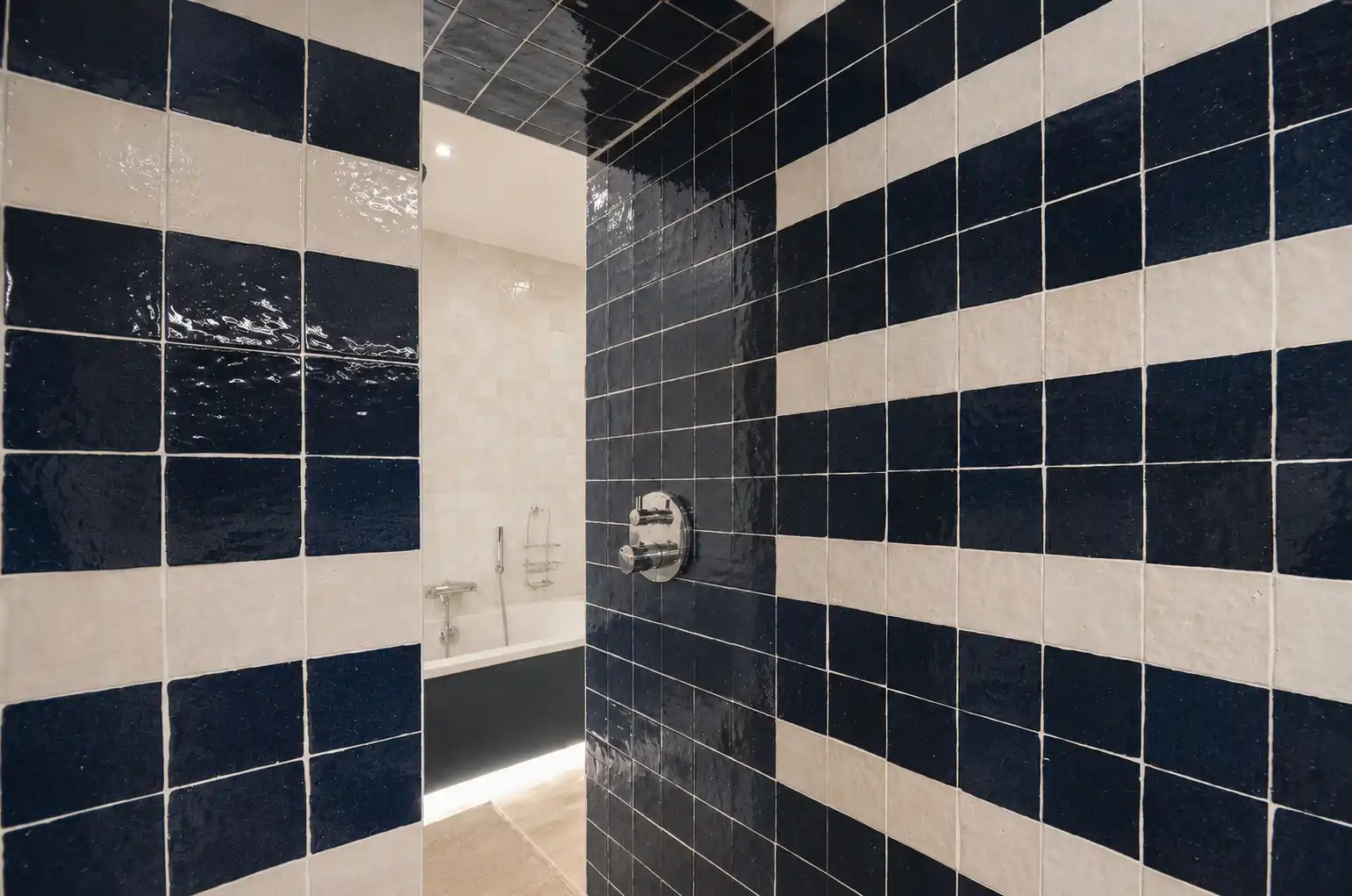 Stijlvol hoekappartement met tijdloze elegantie en een open zicht op de Kustlaan. foto 20