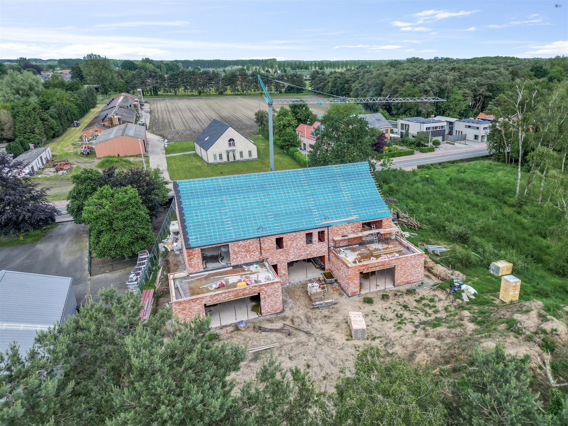 Ruime woning met 3 a 5 slaapkamers foto {{pictureIndex}}