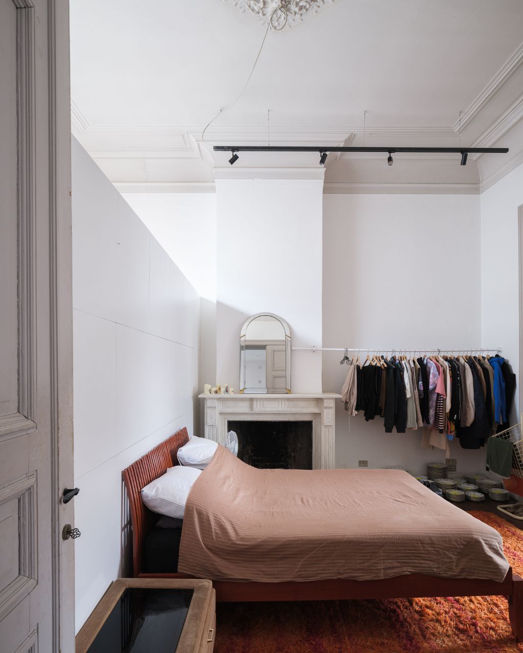 Bijzondere opbrengsteigendom bestaande uit o.m. twee handelsruimtes en twee ruime appartementen foto 3