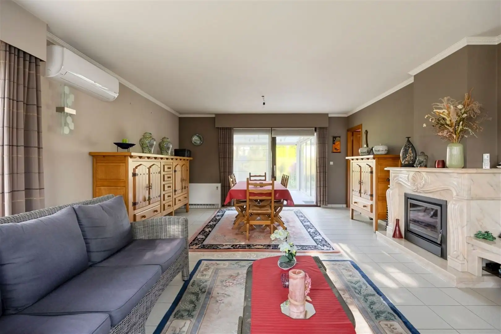 Rustig gelegen, goed onderhouden villa met 4 slaapkamers op 761 m². foto 3