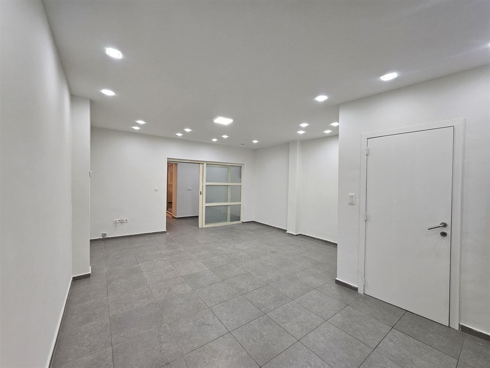 Gunstig gelegen ruime woning met stadskoer. foto 2