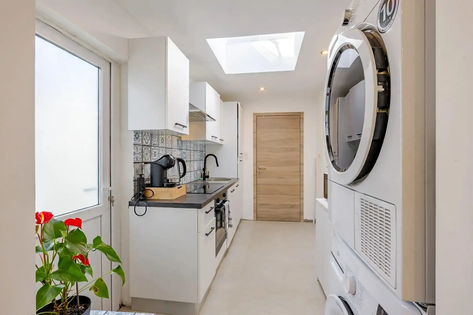 Prachtig gerenoveerde woning met 2 slks en buitenruimte foto 7