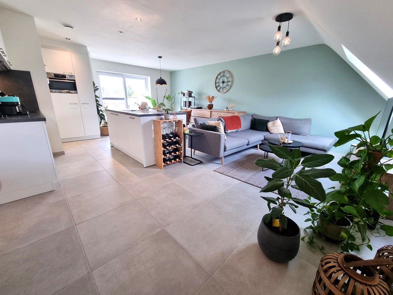 Ruim dakappartement van 95m² met zonnig, groot terras, kelderberging en parkeerplaats ondergronds. foto 3